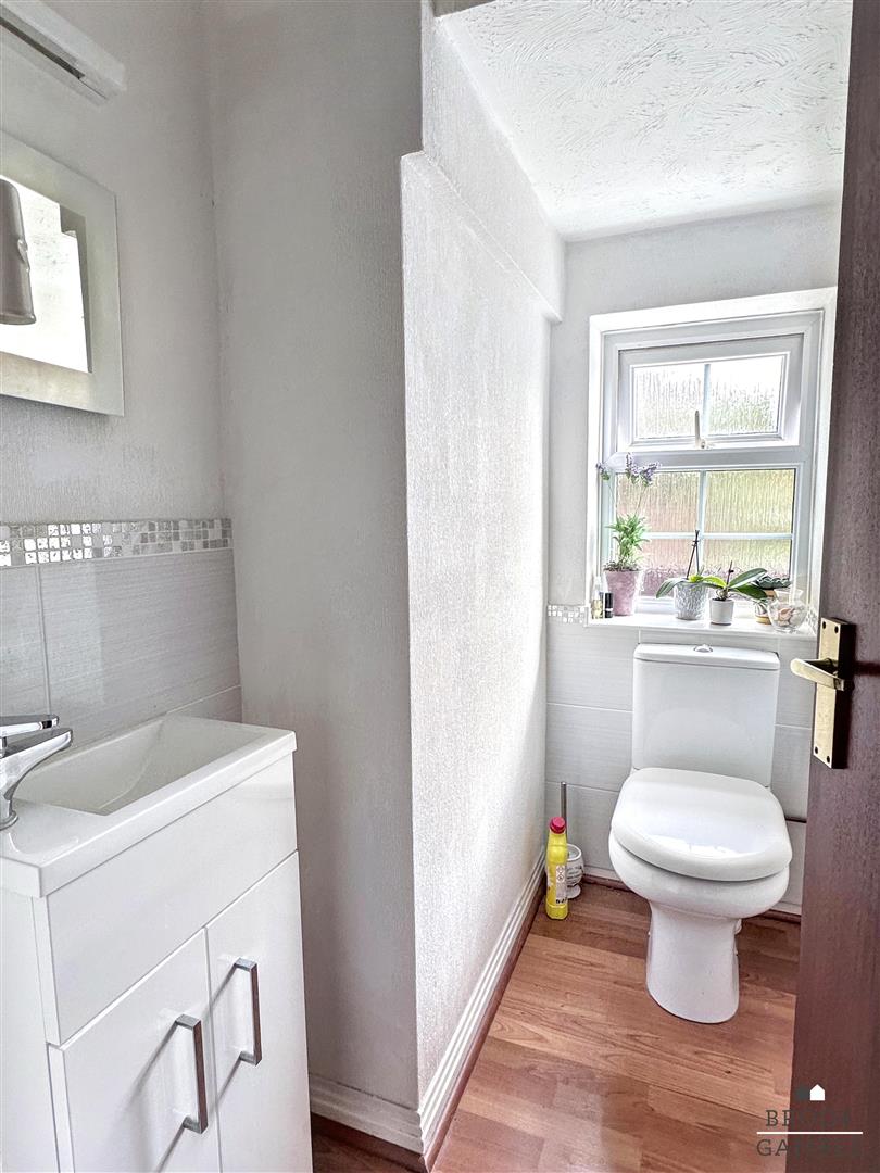 4 Bedroom House - Detached. Greenway in Eastbourne, 22